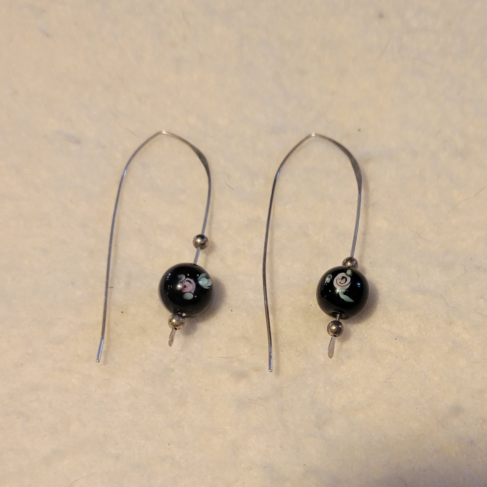 Vintage Unsigned Black Glass Pink Rose Silver Tone French Hook 2 Earrings 10$